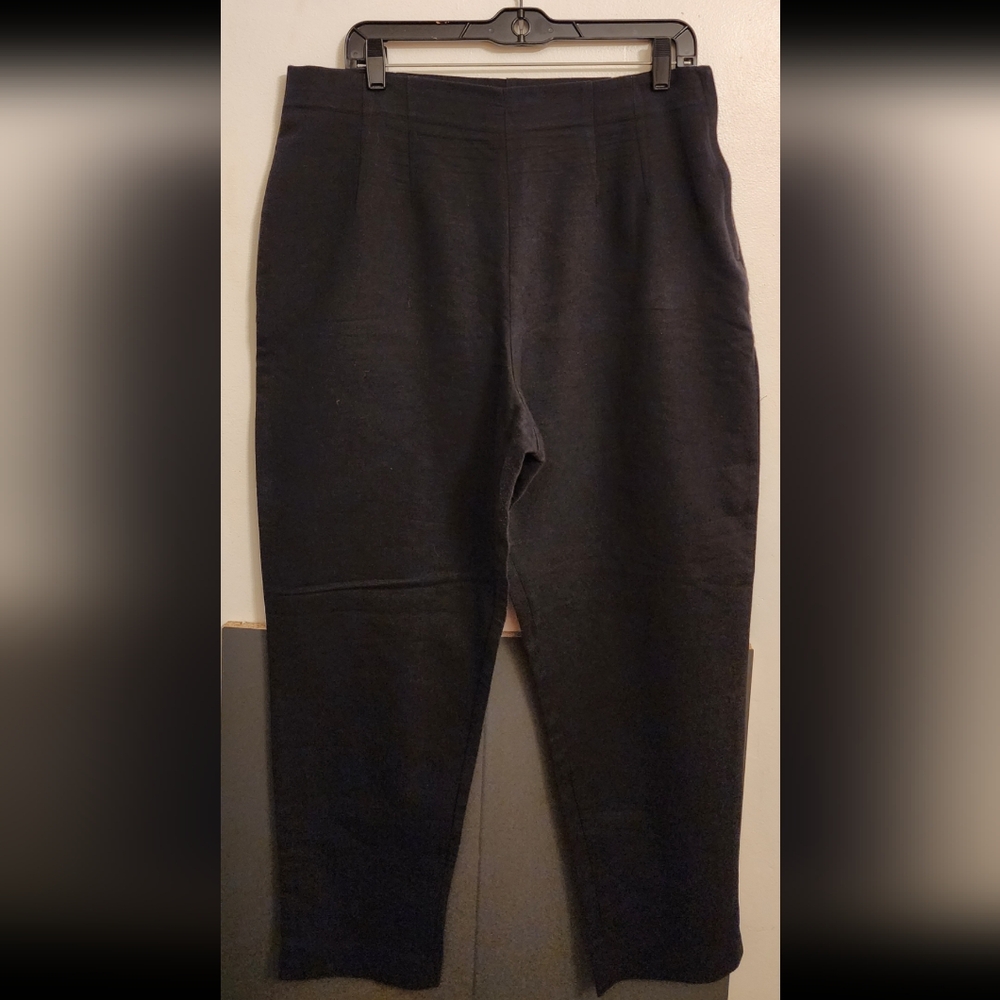 Flash Sale: Black Capris